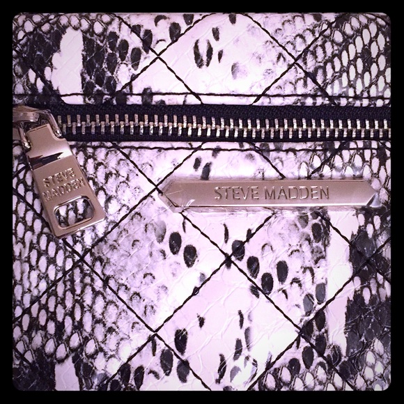 🎉HP🎉 Steve Madden Snakeskin Belt Bag - Picture 3 of 8